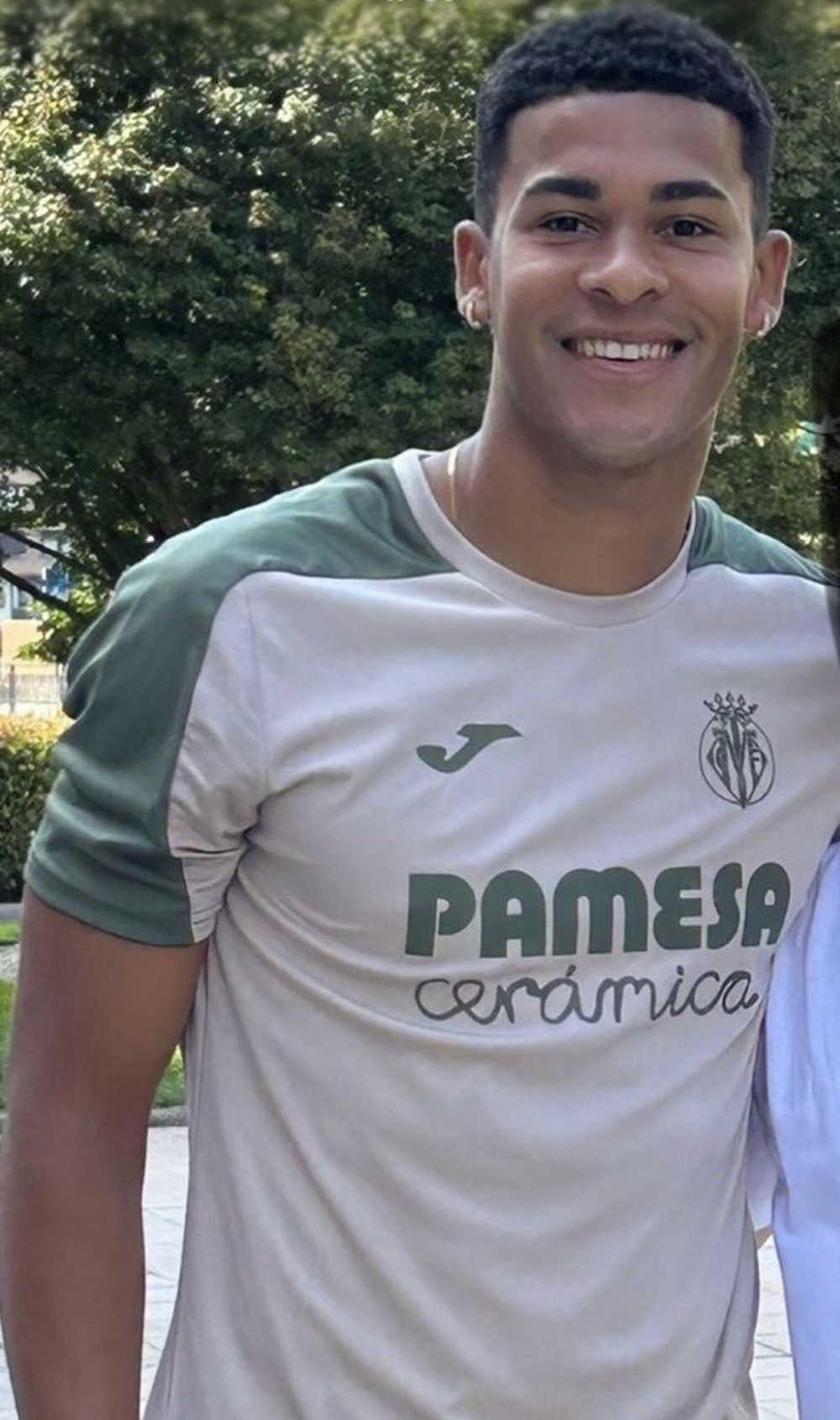 La foto que circula de Santiago Mouriño con ropa de Villarreal