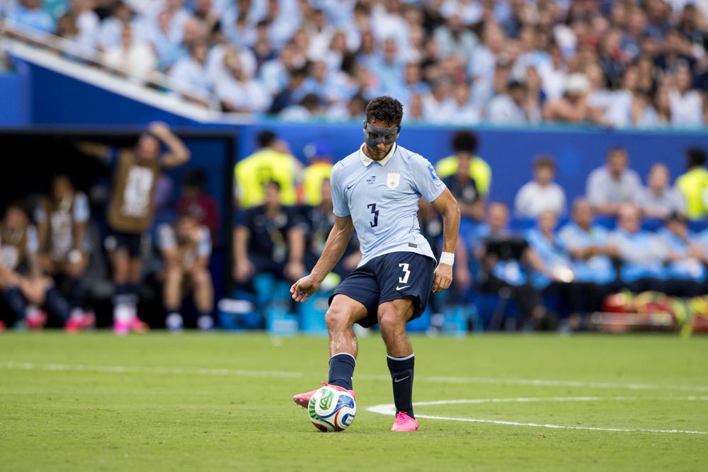 Sebastián Cáceres en el partido ante Cabo Verde