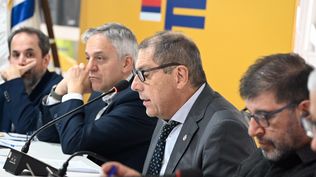 El ministro Gabriel Oddone en la reunión con el Secretariado Ejecutivo del Frente Amplio