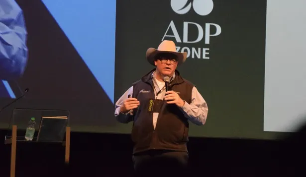 Lee Leachman durante su presentación en ADP Zone.
