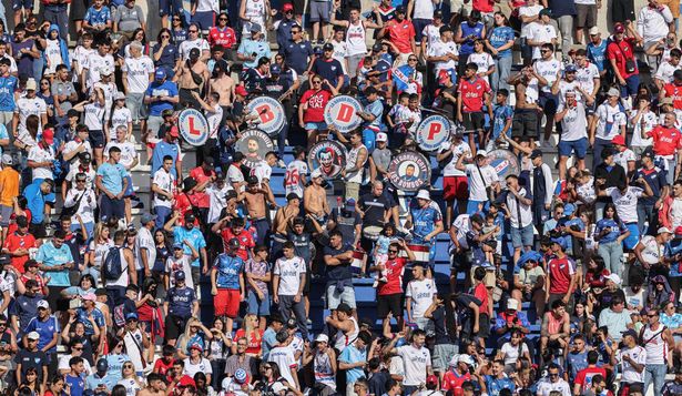 Hinchas de Nacional en el Estadio Artigas de Las Piedras