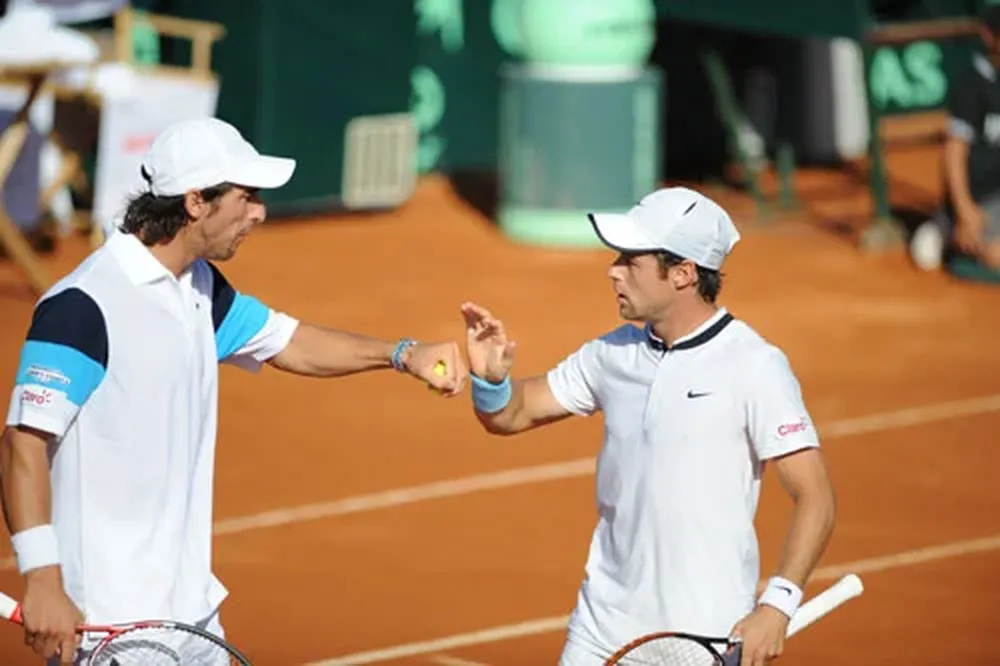 Cuevas y Felder van por una hazaña