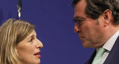 La ministra de Trabajo, Yolanda Díaz, y el presidente de CEOE, Antonio Garamendi.