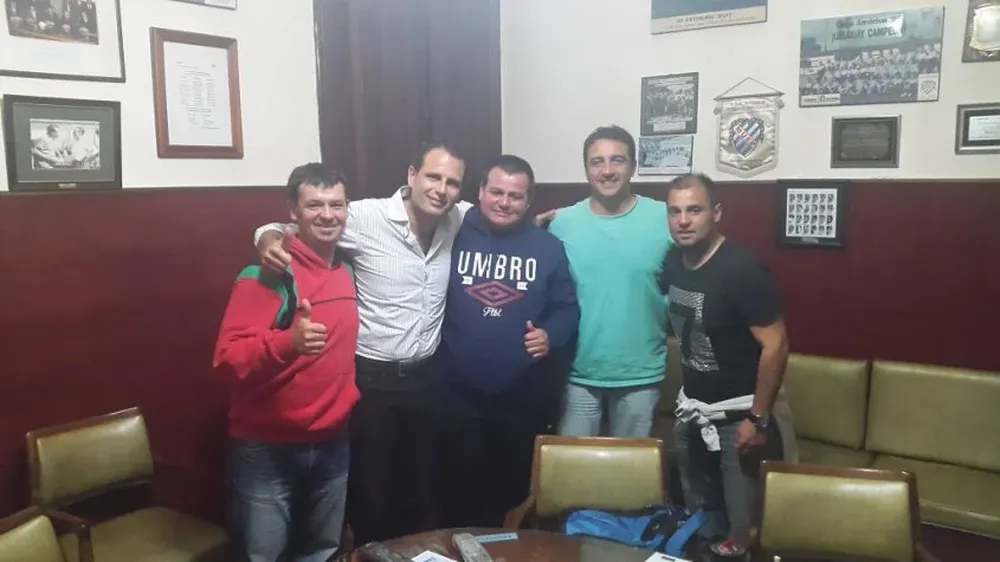 Lenoble con los hermanos Viera en la sede de la Mutual