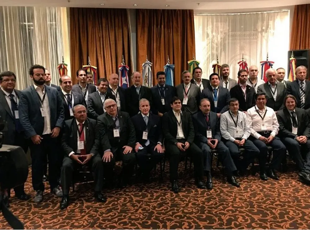 La primera reunión de la Liga Sudamericana de Clubes en Montevideo con todos los participantes