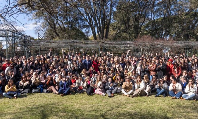 El almuerzo entre Yamandú Orsi y 400 docentes por celebración de 20 años del Programa de Maestros Comunitarios