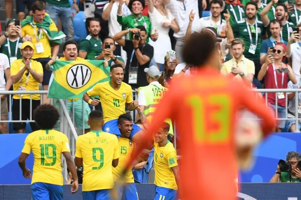 Festeja Neymar, sufre Ochoa