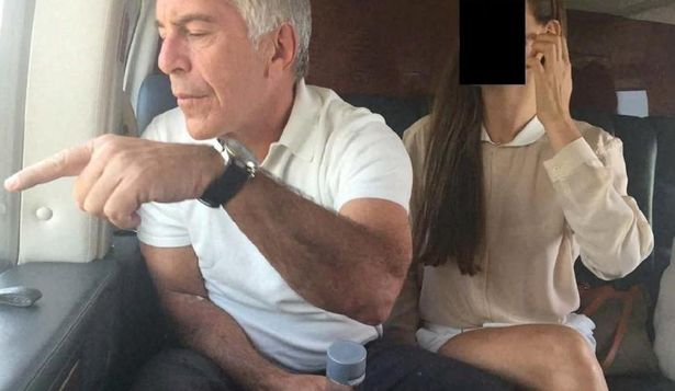 El Departamento de Justicia de EEUU retira miles de documentos del caso Epstein de su página web luego de que víctimas fueran identificadas
