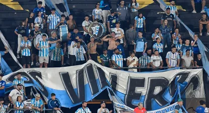 Hinchas de Cerro en el Campeón del Siglo