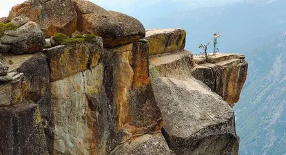 El punto Taft es un famoso mirador en el Parque Nacional Yosemite en EE.UU. Ubicado a unos 900 metros de altura, se ha convertido en un lugar para pedir casamiento