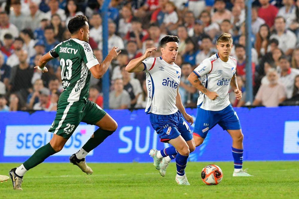 Mauricio Pereyra de Nacional ante Plaza Colonia por el Torneo Apertura