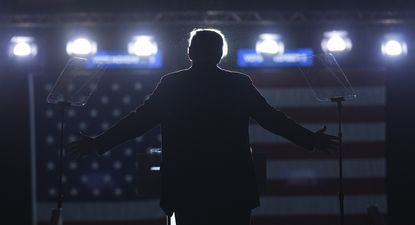 ni balas, ni condenas, ni escandalos detienen la impresionante vuelta de donald trump al poder: que cambia para eeuu y el mundo