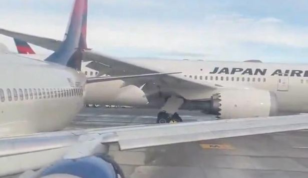 Un avión de Japan Airlines chocó contra otro de Delta Air Lines que se encontraba estacionado en el aeropuerto de Seattle