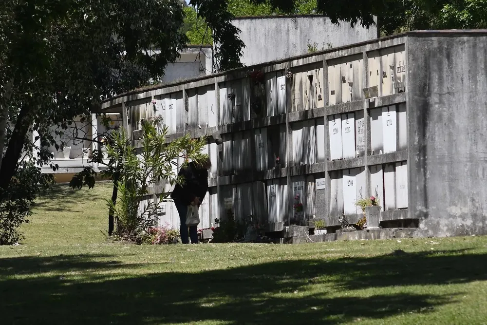 Foto de cementerio en el Día de los Difuntos