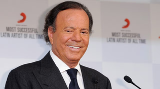 Julio Iglesias.