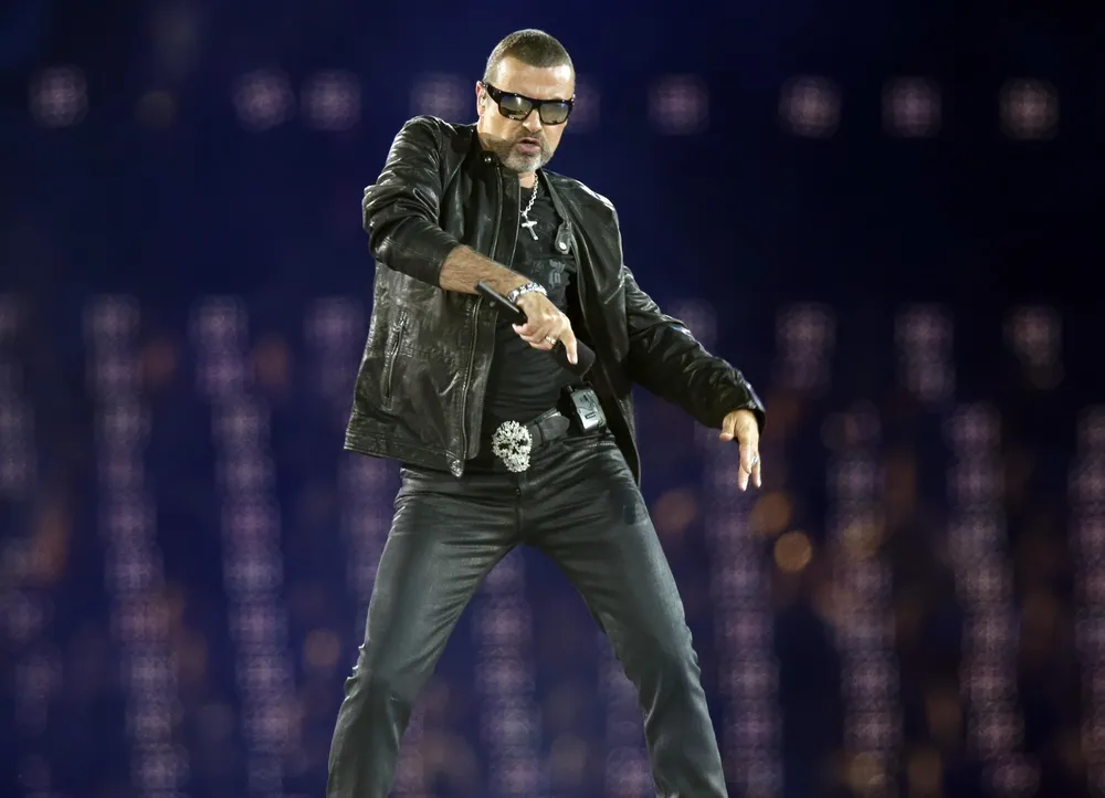 George Michael, con cruz, calavera y algún hit
