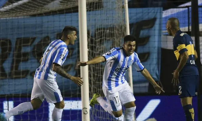 Marcos Acuña celebra el gol que abrió la victoria de Racing