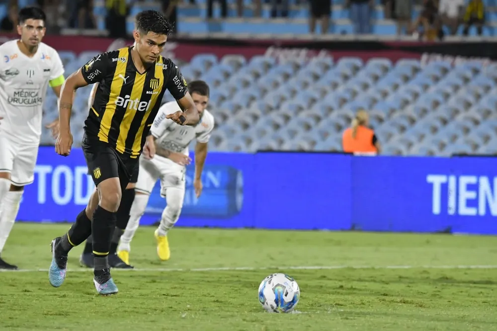 Matías Arezo, goleador de Peñarol