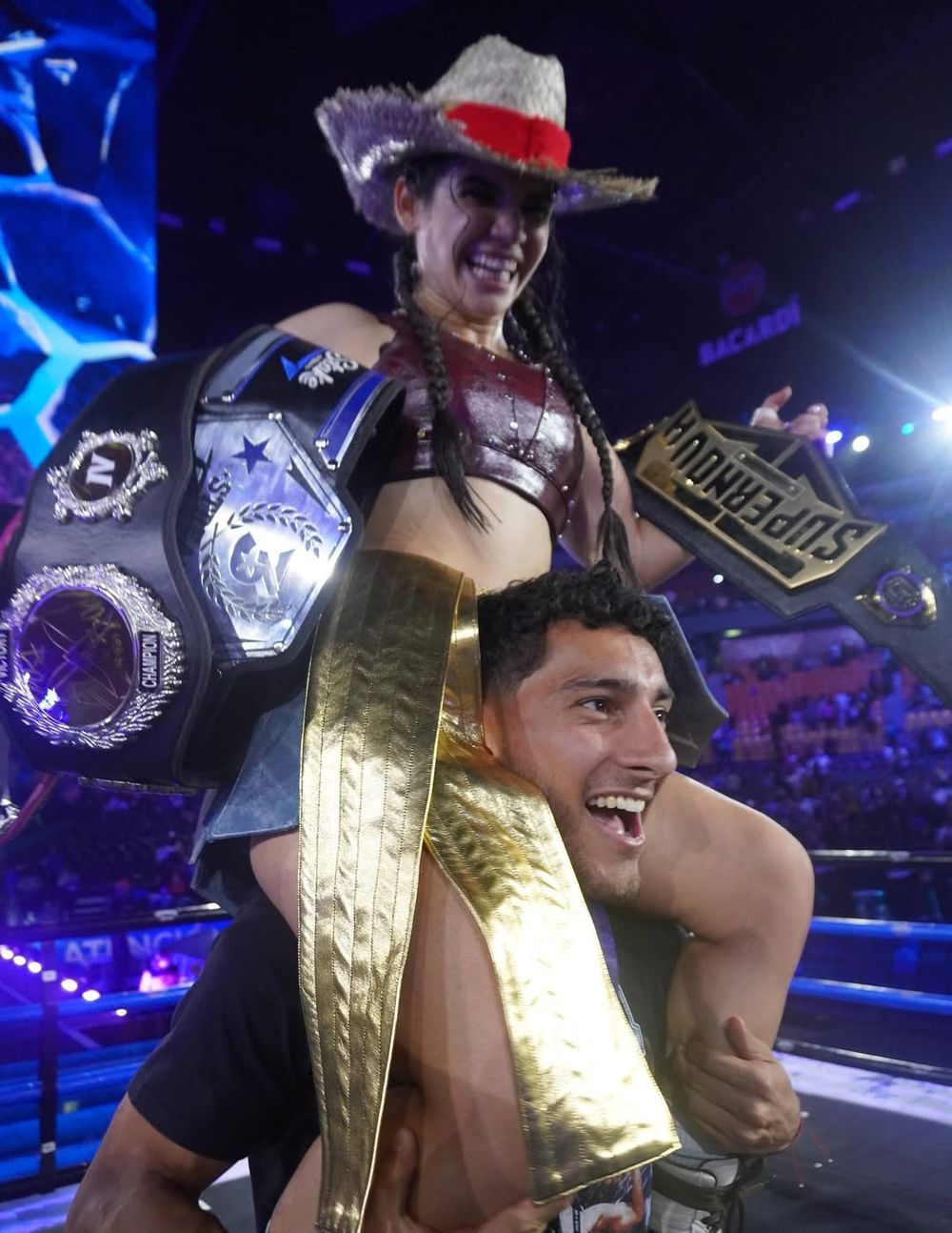 Sebastián Cáceres y su pareja Alana Flores