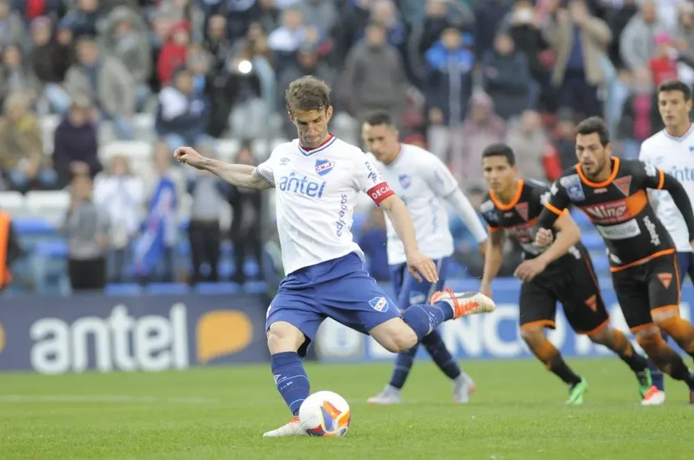 Iván Alonso, de Nacional a River Plate.