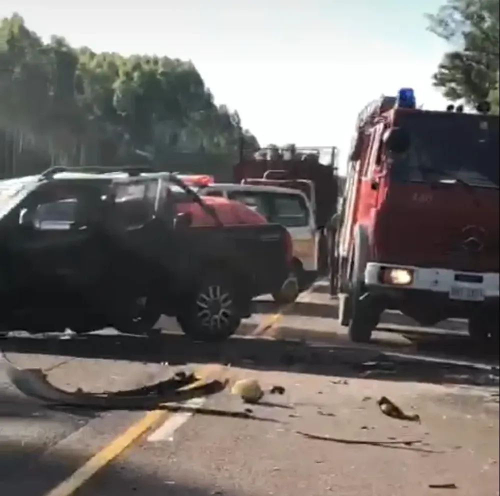 Choque frontal deja dos muertos y 10 heridos, en ruta 5, Rivera,