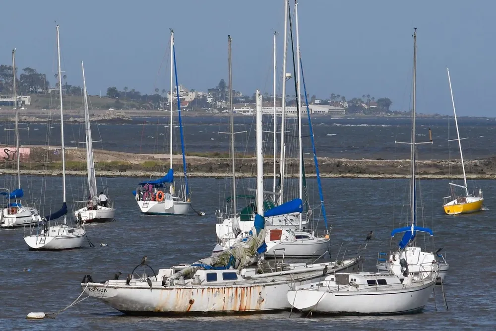 El Kuenda, el velero argentino varado en Montevideo desde 2008