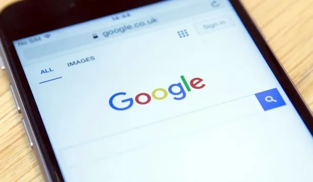 Pantalla de celular en Google