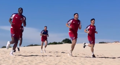 Entrenamiento de Nacional en la playa