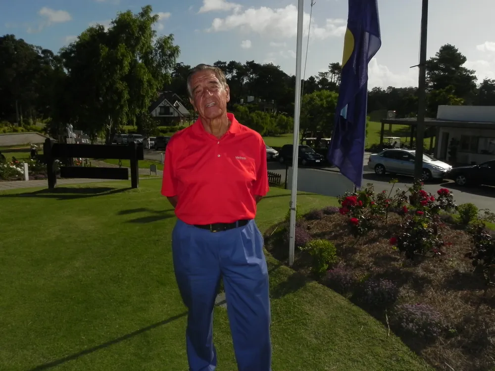 El ex empresario hace golf en Punta