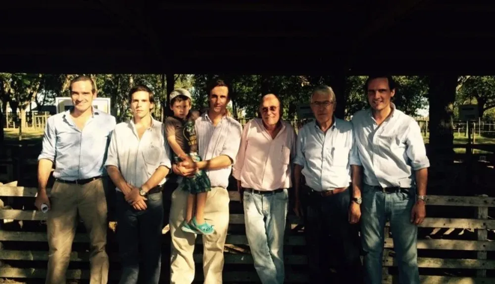 Integrantes de la cabaña y del escritorio en la Rural de Florida