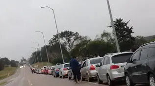 Cruce de vehículos hacia Argentina en puente General San Martín (archivo).