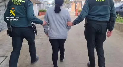 Tiraban billetes en el suelo del banco y aprovechaban para robar en la caja,