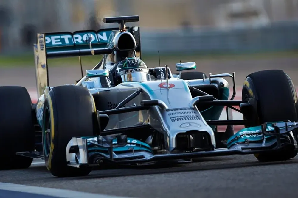 Mercedes W05: el auto más contundente en los tests previos al debut, pero debe evolucionar.