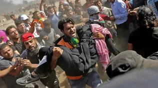 El ejército israelí envía gases lacrimógenos a los manifestantes palestinos durante las protestas en la frontera entre Gaza e Israel