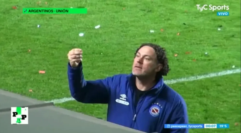 Gabriel Milito y el pedido de un hincha que le sugirió un cambio