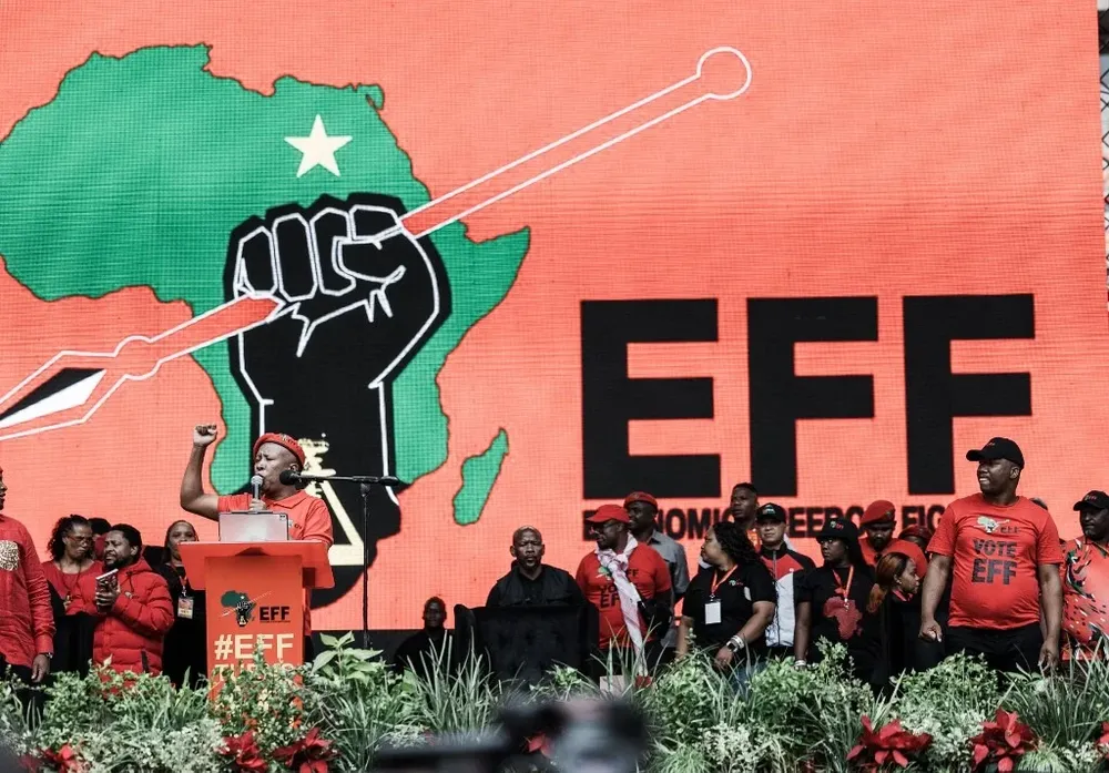 Malema suele cantar “Mata al boer”, canción supremacista negra originada en la lucha contra el apartheid y el gobierno dominado por los afrikáners.