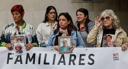 Los familiares de las víctimas de la DANA de Valencia exigen que se investigue cómo actuaron las autoridades ante la tragedia.