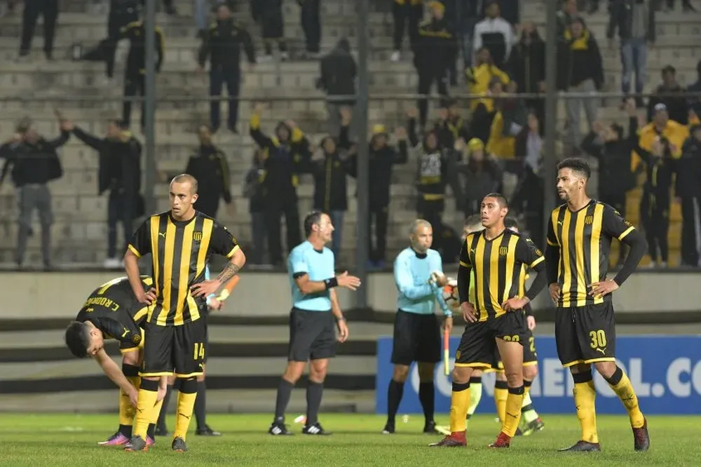 Peñarol eliminado de la Sudamericana y los hinchas insultan en la tribuna
