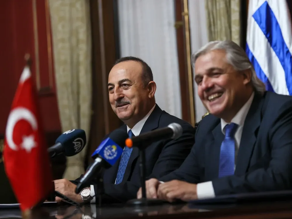 El Palacio Santos busca desactivar polémica por gesto de canciller turco