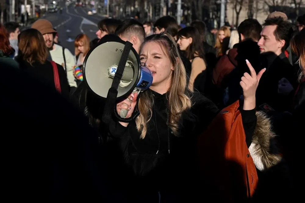 Los estudiantes están organizados en el movimiento Borba y exigen la anulación de los resultados de las elecciones y el llamado a celebrar una nueva votación.