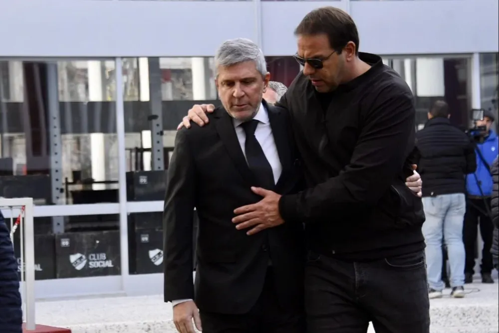 Alejandro Balbi, presidente de Nacional e Ignacio Ruglio, titular de Peñarol