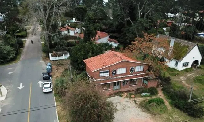 Rematan padrón en esquina de Punta del Este