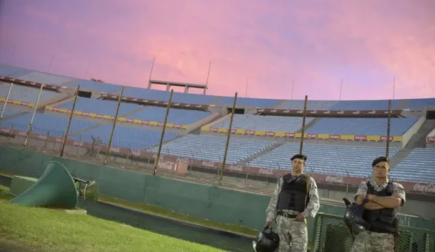 La inmensidad de la Tribuna Amsterdam, desierta, en la noche del domnigo, en la victoria de Peñarol 5-2 ante Racing