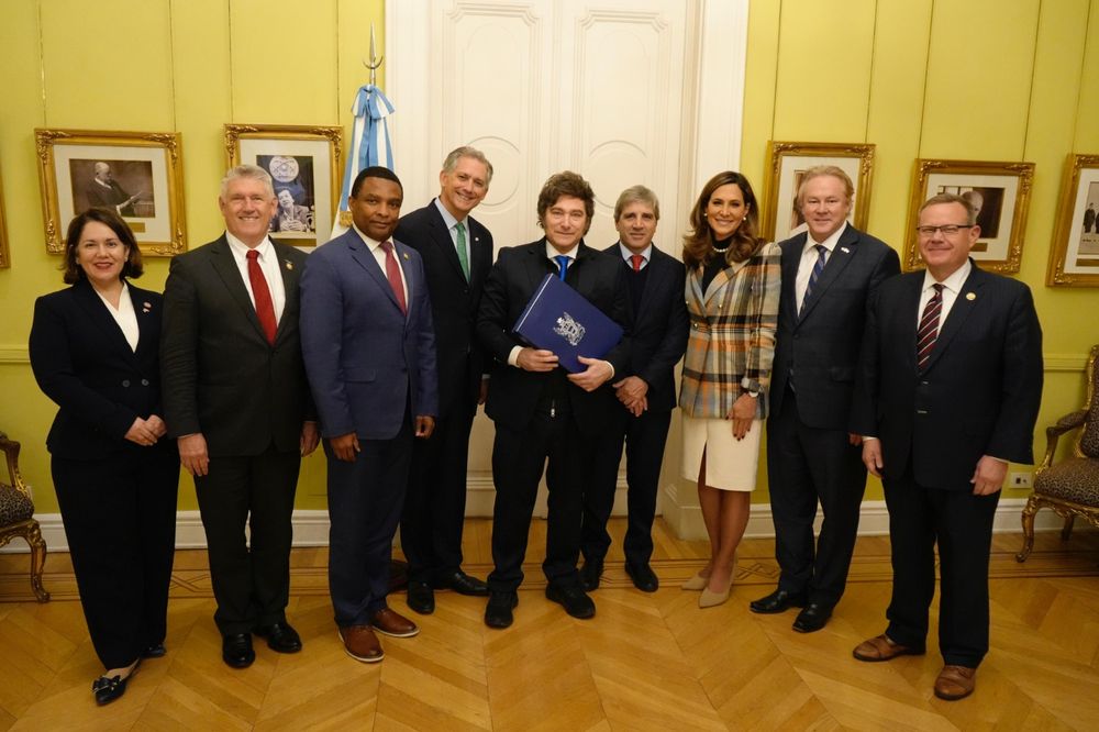 Javier Milei se reunió con los legisladores estadounidenses que impulsaron la regulación cripto en ese país.