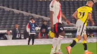 El reto de Enzo Pérez a Miguel Borja.