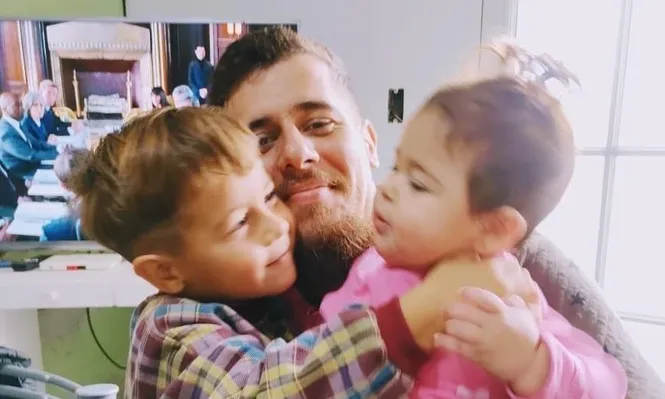 Lucio junto a su padre