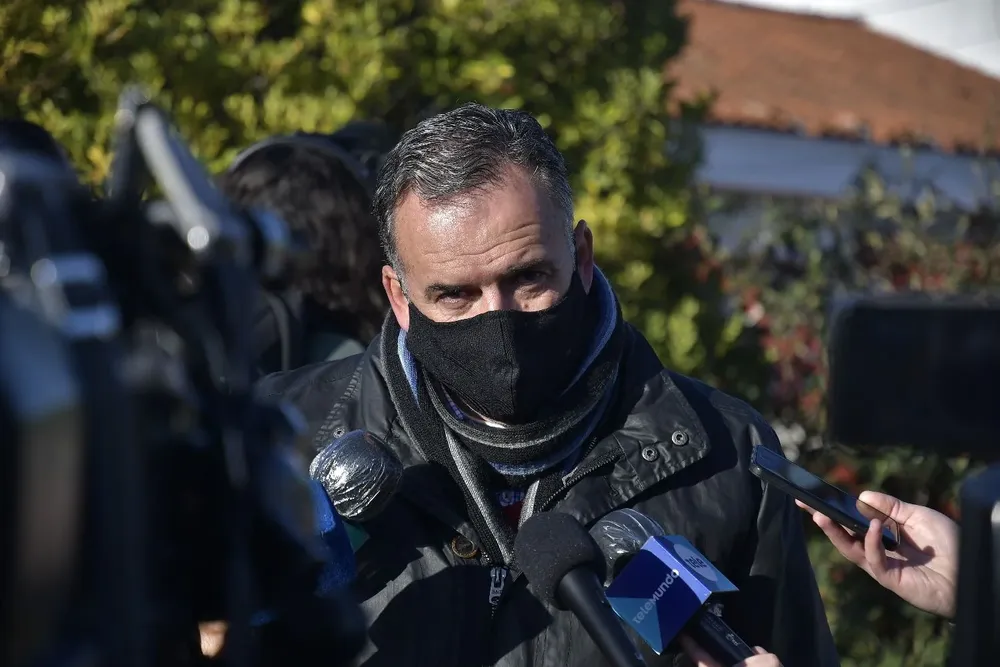 Orsi concurrió este miércoles a Paso Carrasco, donde comenzaba la vacunación Pueblo a pueblo en Canelones