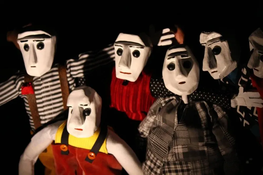 Los protagonistas del anterior espectáculo de La Ovidio Títeres Band, Tropo.