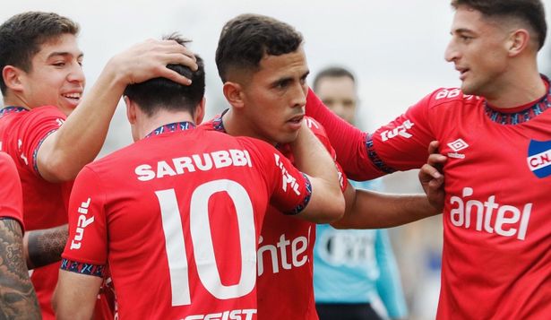 Los jugadores de Nacional celebran el triunfo ante Cerro Largo en Melo