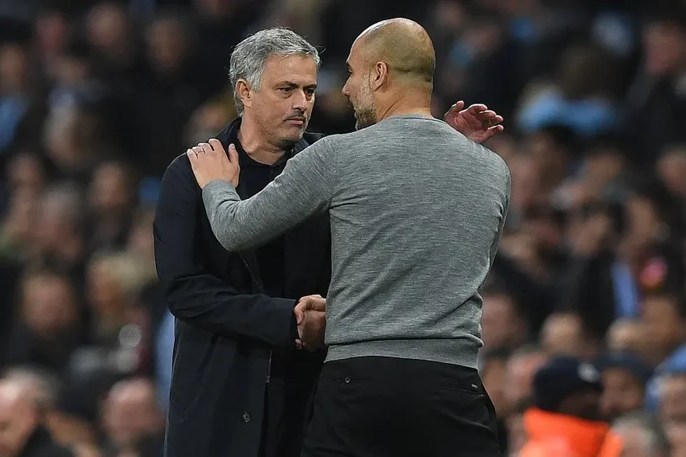 El saludo de Mourinho y Guardiola al final del partido